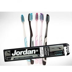 Jordan Expert Clean Medium Четка за зъби с кутия за съхранение