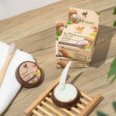 NOKTHAI Билкова концентрирана избелваща паста за зъби с екстракт от кокос 25 g