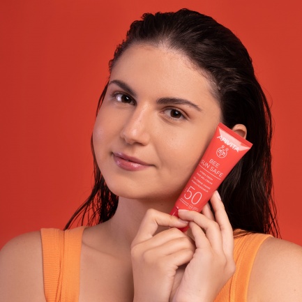 Apivita ПРОМО Bee Sun Safe SPF50 Лек флуид за лице 50 ml + Детоксикиращ гел 50 ml + Mаска с морска лавандула 2 х8 ml