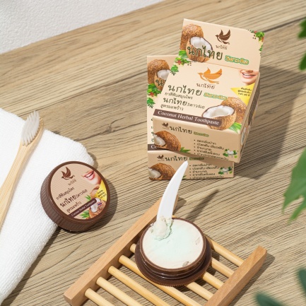 NOKTHAI Билкова концентрирана избелваща паста за зъби с екстракт от кокос 25 g