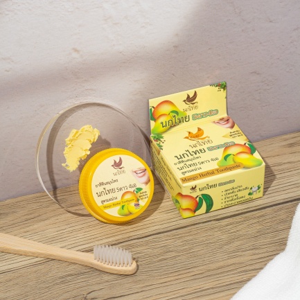 NOKTHAI Билкова концентрирана избелваща паста за зъби с екстракт от манго 25 g